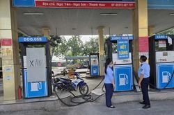 Xử phạt 50 triệu đồng doanh nghiệp kinh doanh xăng dầu khi giấy phép đã hết hiệu lực
