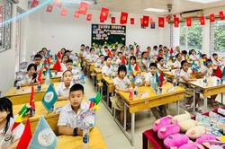 'Tiền hỗ trợ' của phụ huynh: Ranh giới nào giữa tự nguyện và bắt buộc?