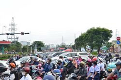 TP Hồ Chí Minh: Nỗ lực giải 'bài toán' ùn tắc cổng trường