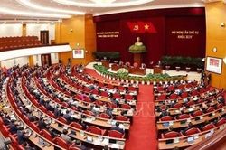 Ngày làm việc thứ hai, Trung ương thảo luận nhiều nội dung quan trọng