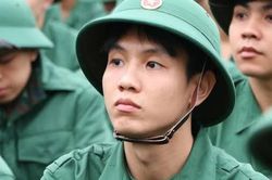 Đủ 18 tuổi, đang học lớp 10 tại cơ sở GDNN-GDTX công lập có được tạm hoãn gọi nhập ngũ?