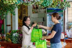 [Ảnh] Nem Lai Vung - món quà dân dã đất Sen Hồng