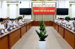 Xem xét, thông qua nhiều nghị quyết nhằm triển khai Luật Phát triển đô thị