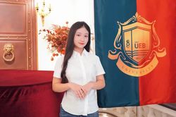 Nữ sinh trường chuyên đạt IELTS 7.5, chinh phục SAT 1500 sau 7 lần thi, trở thành thủ khoa đầu vào UEB
