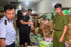 Khởi tố bị can làm hơn 19 tấn bánh kẹo giả xuất xứ nước ngoài