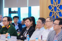 Nghiên cứu khoa học không tách rời giảng dạy, góp phần giải quyết những vấn đề thực tiễn