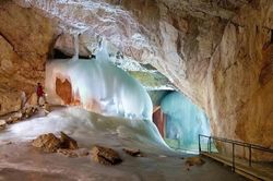 Eisriesenwelt – thế giới băng kỳ vĩ ẩn sâu trong lòng dãy Alps