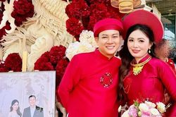[GALLERY] Hoài Lâm - Ngọc Trinh tươi rói trong ngày về chung một nhà