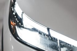 Những lưu ý khi thay đèn pha ô tô sang LED
