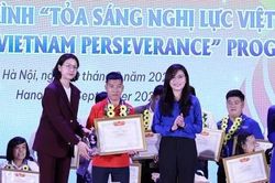 Hai lần khởi nghiệp trên đôi chân khuyết tật