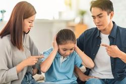 Từ nhóm 'con ghét bố mẹ' tăng trăm nghìn thành viên: Người trẻ thực sự mong muốn điều gì?