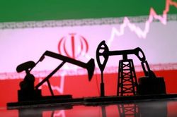 Bộ trưởng Dầu mỏ Iran từ chức giữa lúc xuất khẩu bị bóp nghẹt