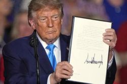 Ông Trump ký sắc lệnh miễn thuế khi mua dầu diesel