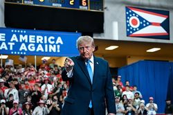 Tỷ lệ ủng hộ ông Trump sụt giảm kỷ lục trước bầu cử giữa kỳ Mỹ