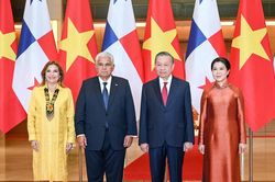 Tổng Bí thư, Chủ tịch nước và phu nhân chủ trì lễ đón Tổng thống Panama