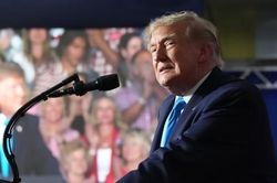 Ông Trump gây sốc khi nói Iran có thể 'xóa sổ Los Angeles và San Diego'