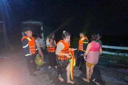 Cảnh sát kịp thời cứu 12 người mắc kẹt trong đêm lũ tại công trình Suối Cái