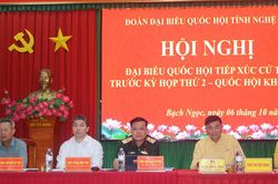 Đoàn đại biểu Quốc hội tỉnh Nghệ An tiếp xúc cử tri xã Bạch Ngọc