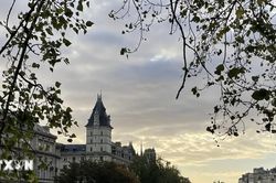Khám phá những cây cầu bắc qua sông Seine tại Paris