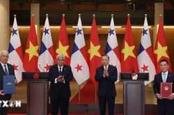 Tổng Bí thư, Chủ tịch nước Tô Lâm và Tổng thống Panama chứng kiến Lễ trao các văn kiện hợp tác