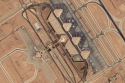 Houthi tập kích loạt mục tiêu ở Saudi Arabia, đánh trúng sân bay Riyadh