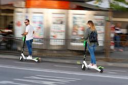 Thêm nước châu Âu giới hạn độ tuổi sử dụng xe e-scooter