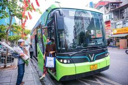 Hà Nội: Thêm 53 xe buýt điện thay thế xe diesel trên 6 tuyến