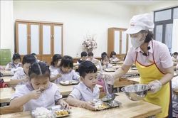 Bắc Ninh tháo gỡ vướng mắc, bảo đảm an toàn bếp ăn bán trú cho học sinh