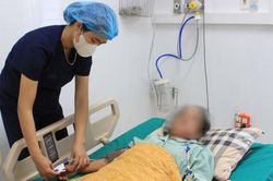 Ăn rau trồng trong vườn nhà, 4 người trong một gia đình nhập viện