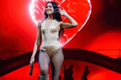 Dua Lipa chuẩn bị trở lại với album mới, hé lộ kế hoạch tour sân vận động năm 2027