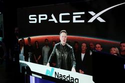 Elon Musk tuyên bố đổi tên SpaceXAI