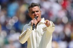 Robbie Williams được vinh danh tại Ngày Album Quốc gia