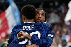 Pháp 4-1 Bỉ: Zidane vẫn bất bại, Bỉ sụp đổ trong 13 phút cuối trận