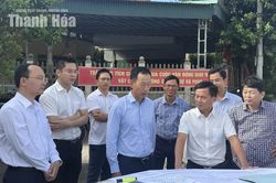 Phó Chủ tịch UBND tỉnh Lê Quang Hùng kiểm tra tiến độ thực hiện và giải ngân vốn đầu tư công các chương trình MTQG