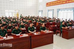 Giữ vững truyền thống, chắc tay súng nơi biên giới