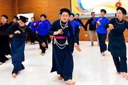 Bắc Ninh: Truyền dạy hát then - đàn tính cho đồng bào dân tộc thiểu số