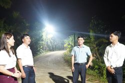 Đưa ánh sáng điện mặt trời về vùng cao
