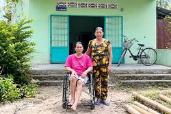 Mẹ già nghèo khó nuôi 3 người con lâm trọng bệnh