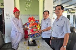 Lãnh đạo xã Phước Hữu thăm, chúc mừng đồng bào Chăm theo đạo Bàlamôn nhân dịp Lễ hội Katê năm 2026