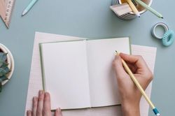 Cách viết mở bài nghị luận văn học tự nhiên và đúng trọng tâm
