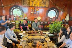 Hội Hữu nghị Việt Nam - Thái Lan tham quan, trải nghiệm tại xã Văn Chấn