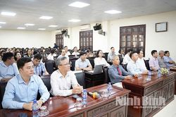 Hội nghị chuyên đề "Tự hào lịch sử, văn hóa, con người Ninh Bình"