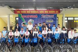 Tiếp sức cho học sinh nghèo đến trường