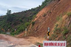 Cảnh báo mưa rất lớn ở Trung Bộ, nguy cơ lũ quét, sạt lở