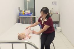Kéo giãn xương hàm dưới, mở lối thở cho trẻ đa dị tật