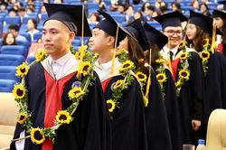 Thủ khoa cần đáp ứng điều kiện gì để được hưởng chính sách thu hút nhân tài?