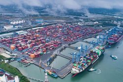 Khung pháp lý mới cho thành lập khu thương mại tự do