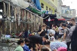 'Vàng, bạc, châu báu' mua theo... rổ!