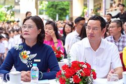 Nữ hiệu trưởng và bài toán quản trị 'siêu trường' 5.600 học sinh