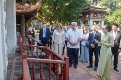 Tổng thống Panama và Phu nhân thăm Văn Miếu - Quốc Tử Giám